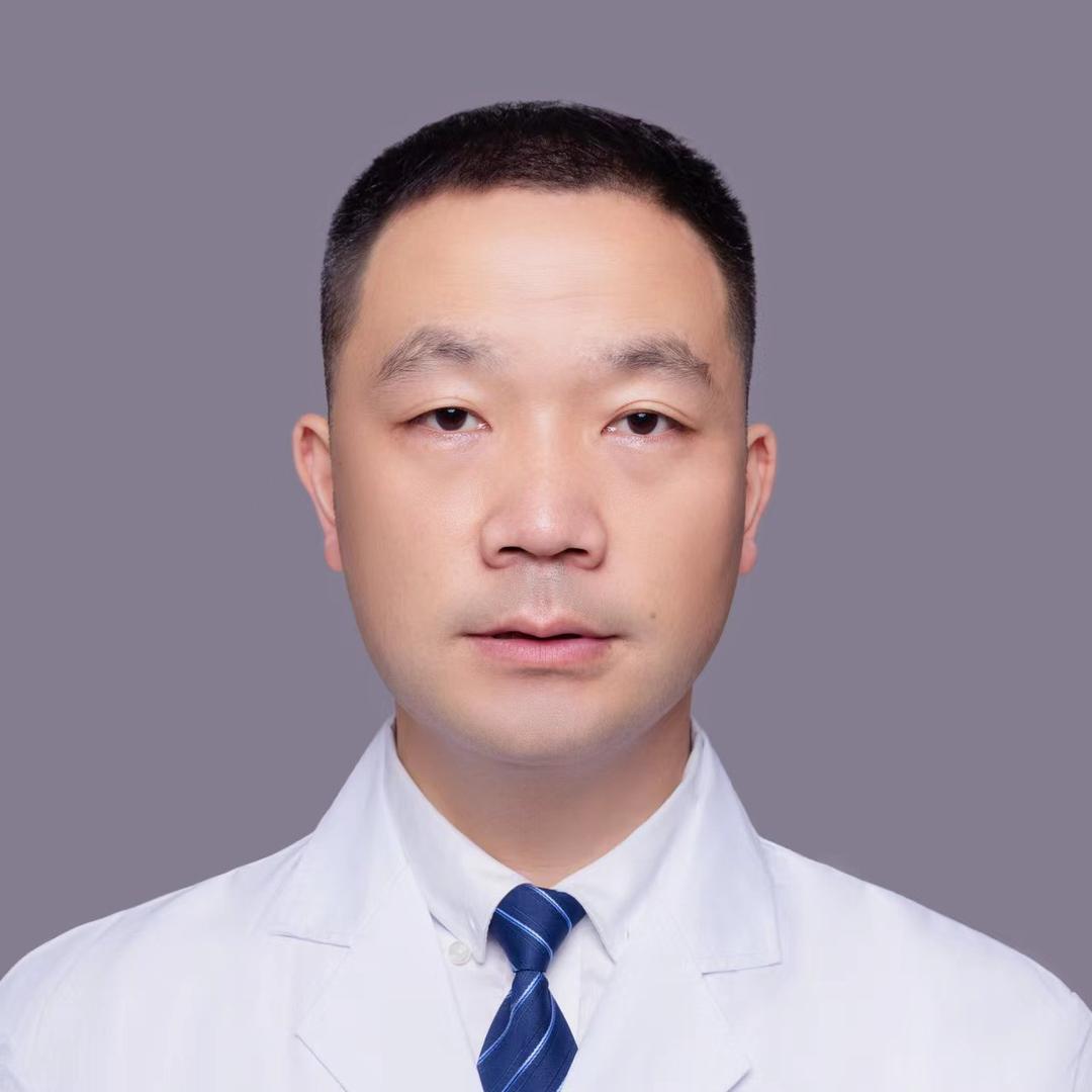 泌尿外科医生 李程