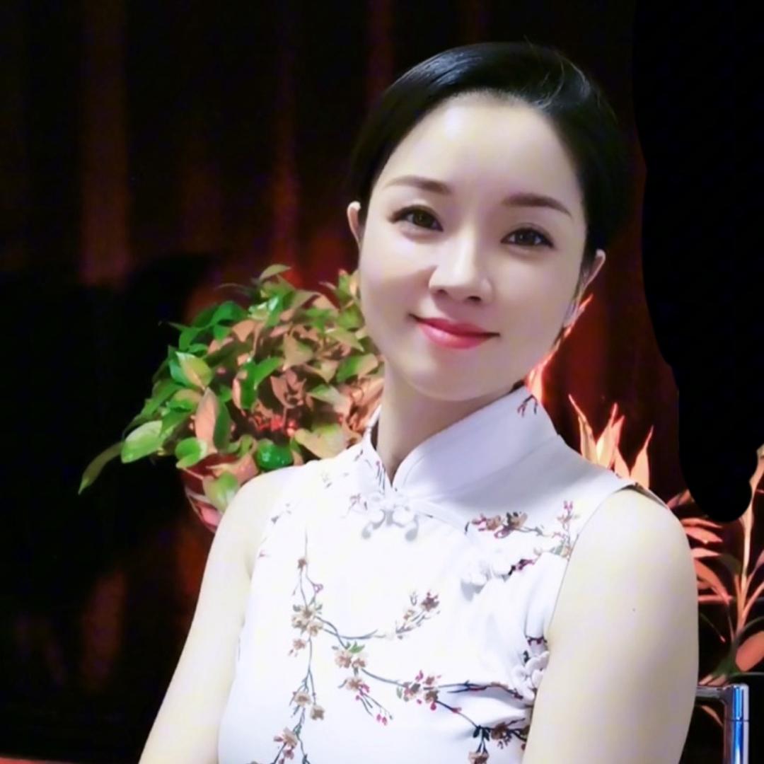 卖翡翠的少妇