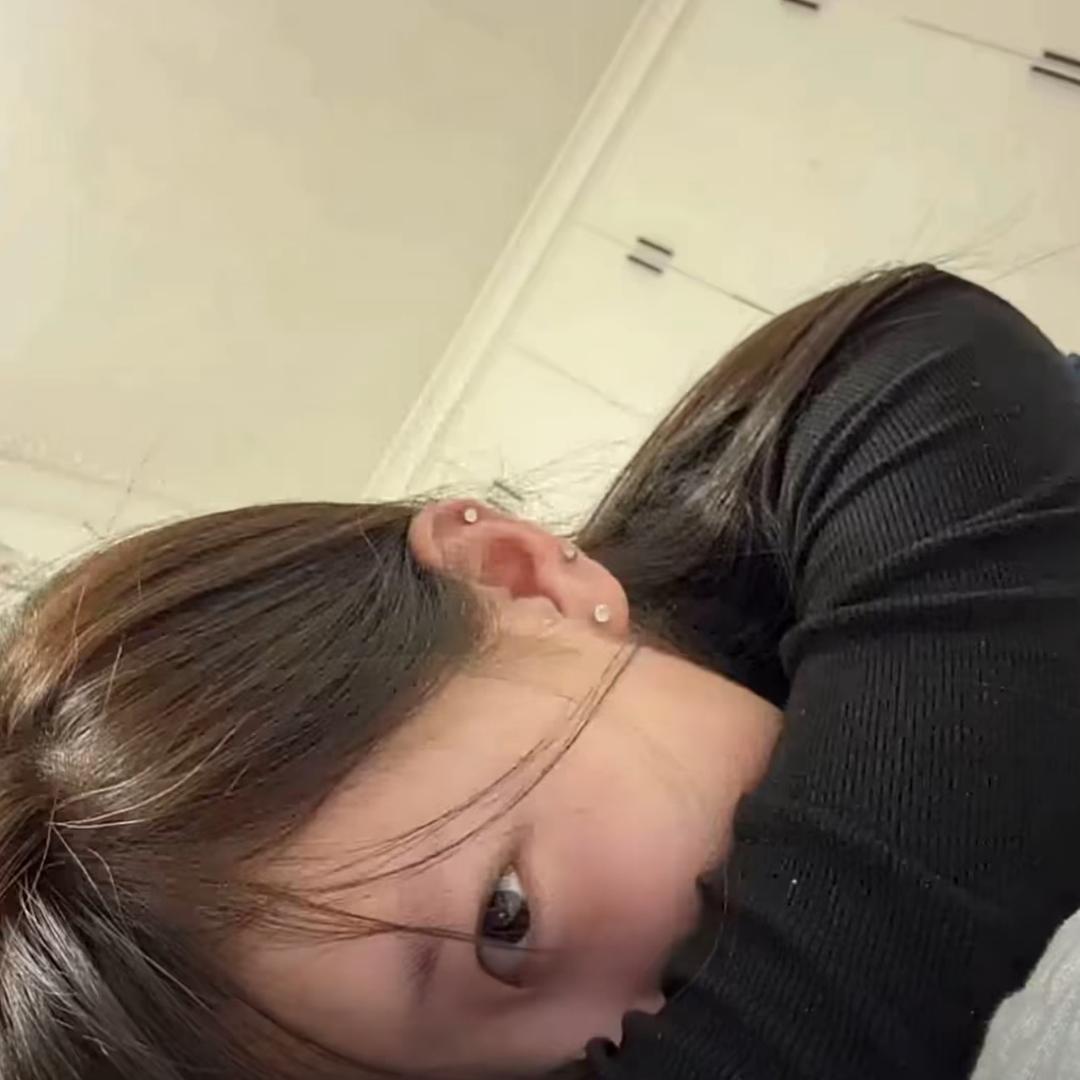 .白利