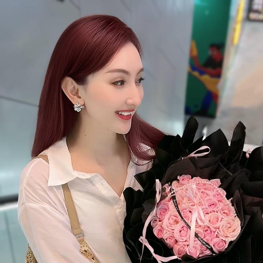 林灵很忙