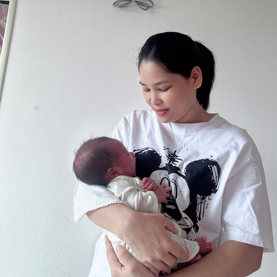 月嫂☆小陈（母婴用品在橱窗）