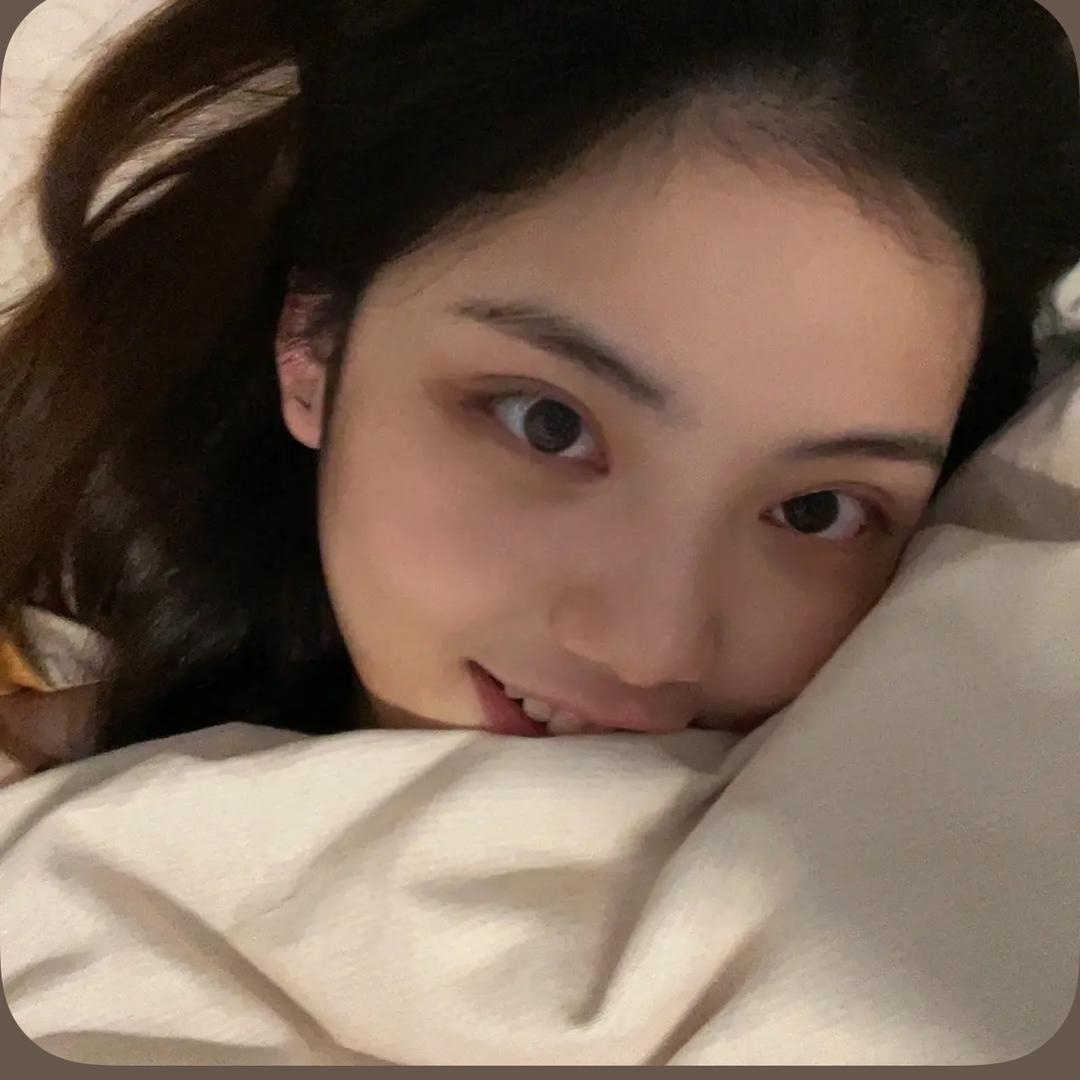 欣.