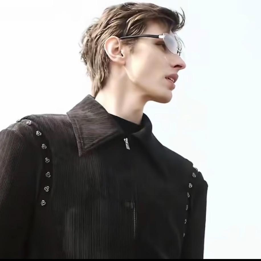 一脚踢穿地球yu