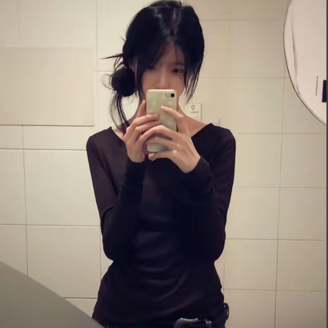 Vv.