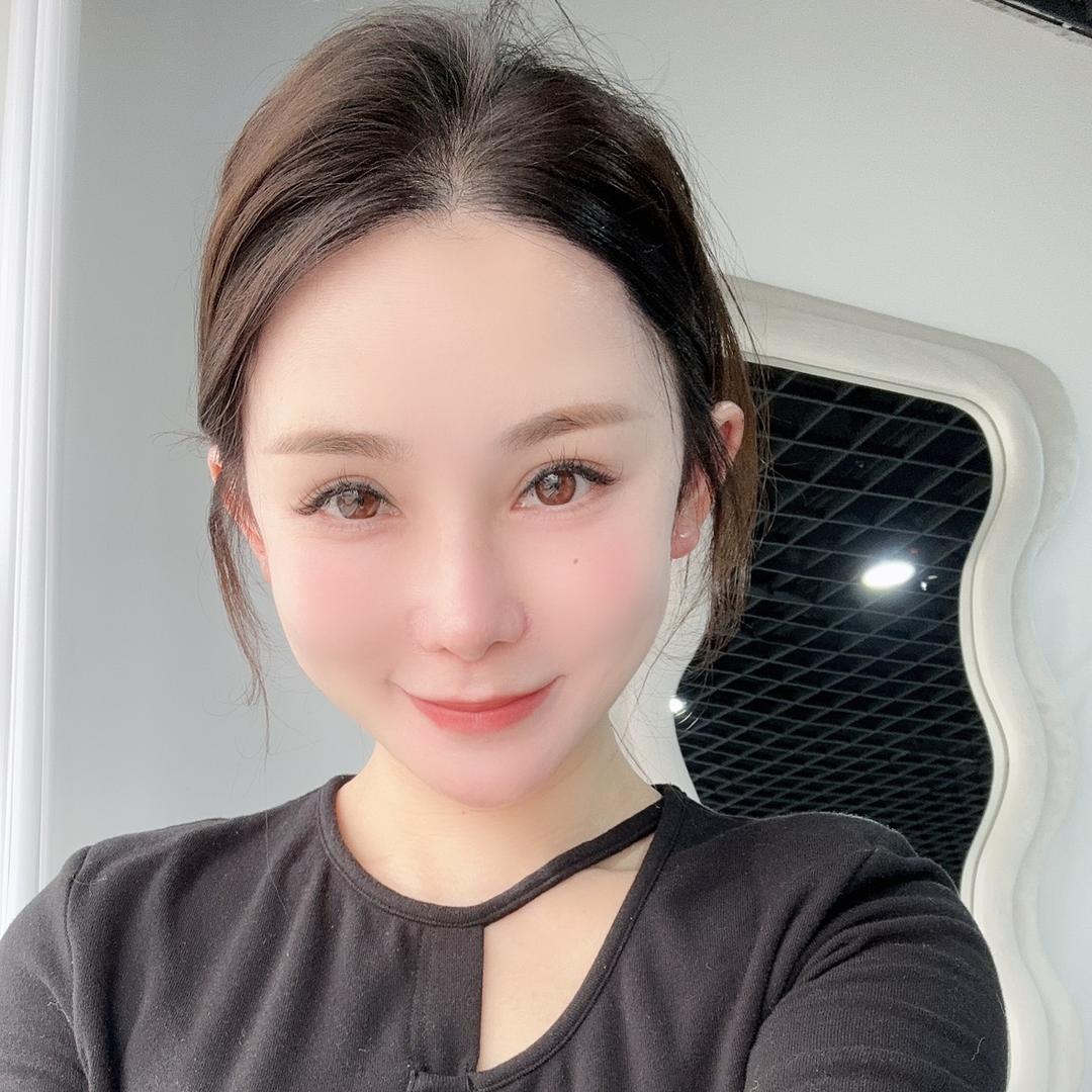 莹姐。