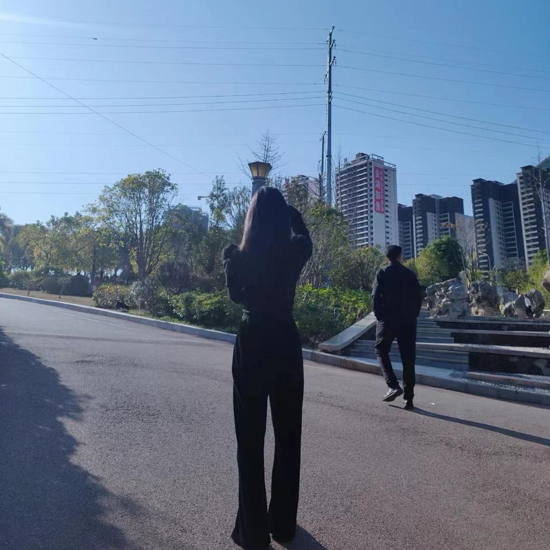 草莓味的吻🫦