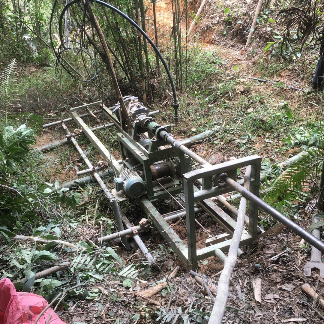 钻横山井，阿毅