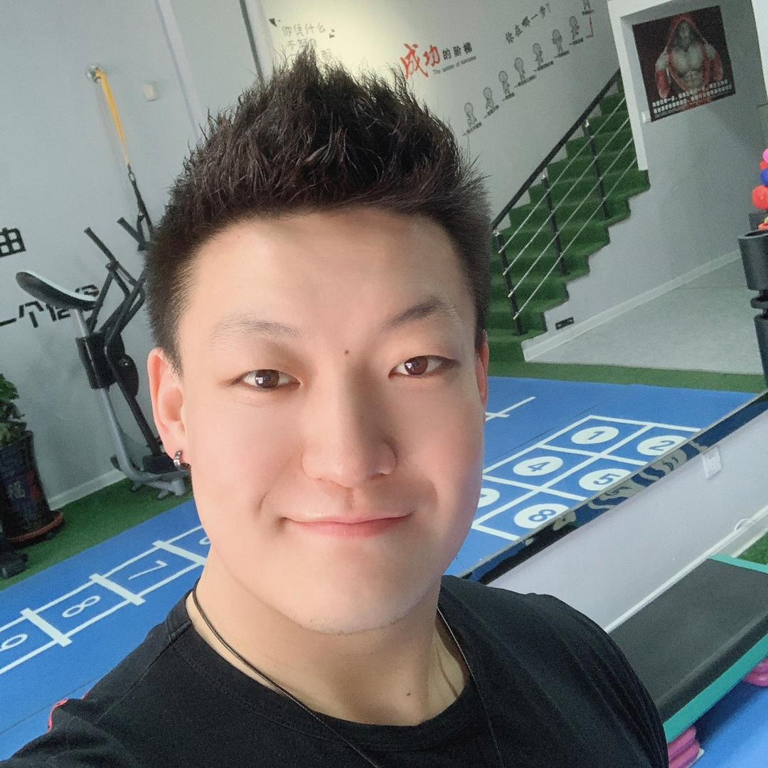 疯狂增肌的大鹏