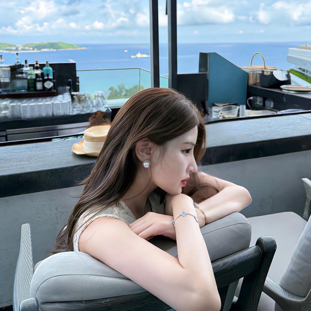 ⁥⁥