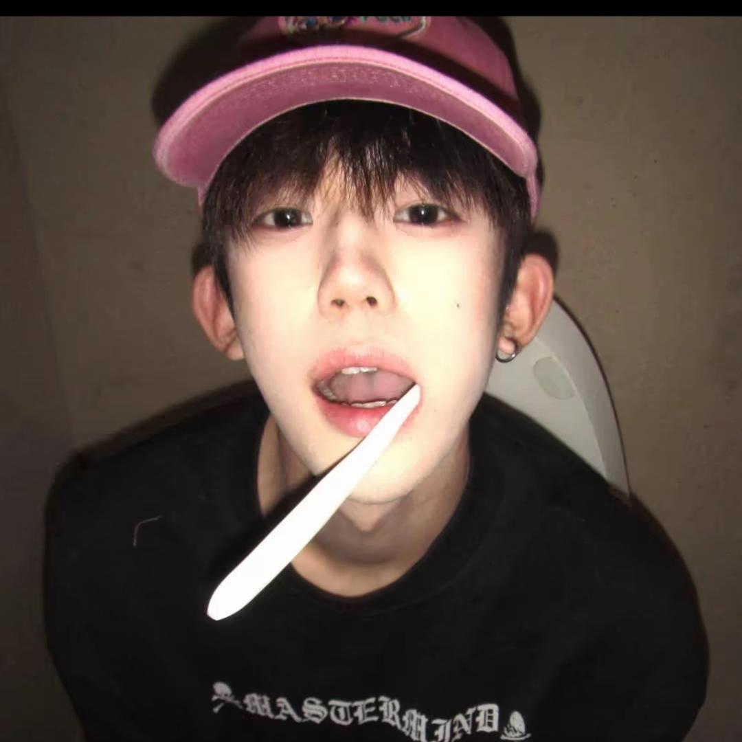 Y`