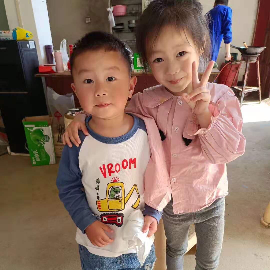 @余娇