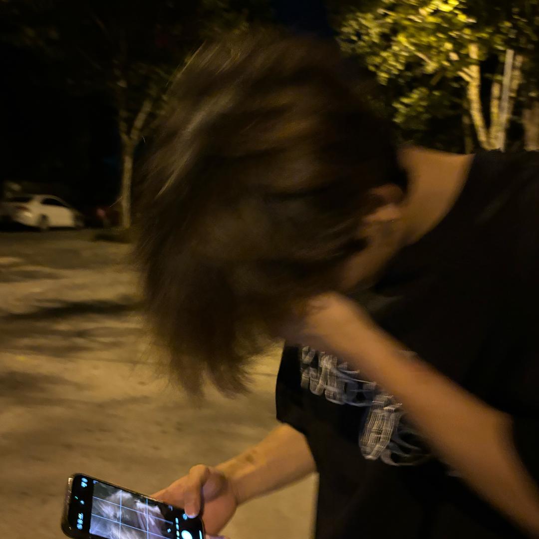 邵宇.