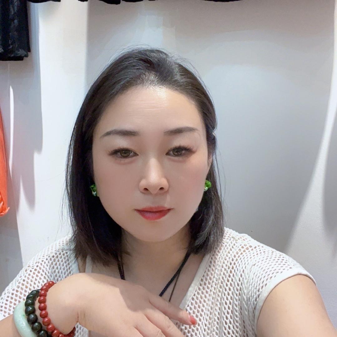 蔚楠衣阁