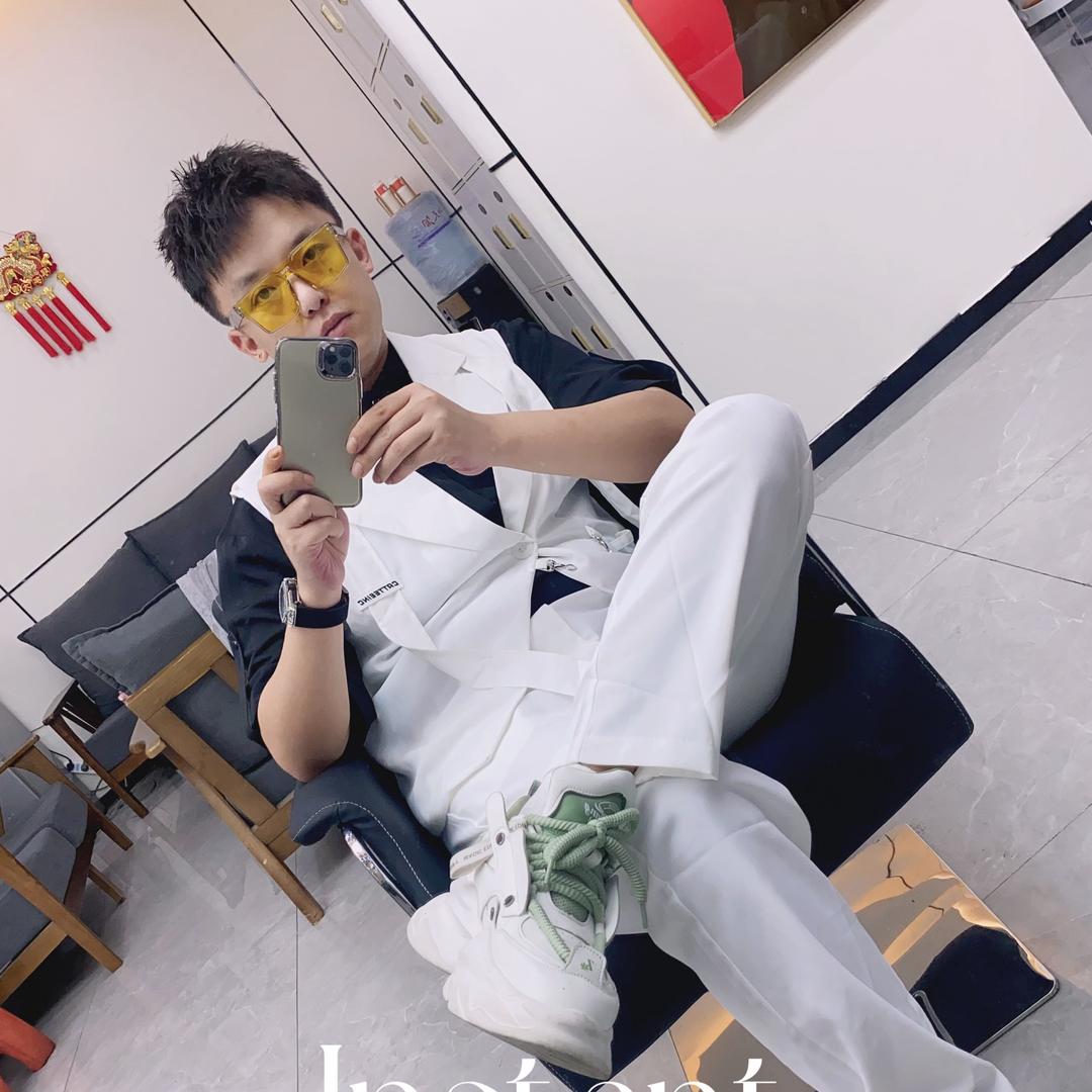 HM美发沙龙阿杰