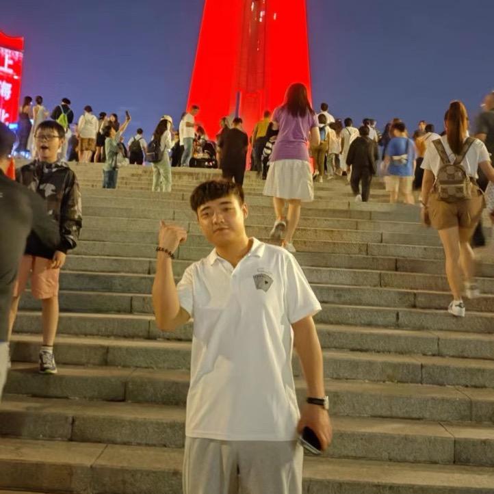 小张 铁板鱿鱼🦑