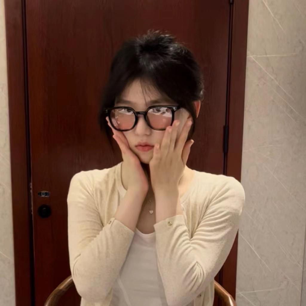 一只巨大无比的小蚂蚁