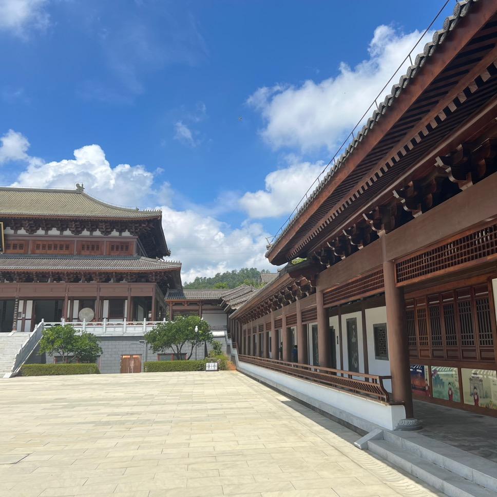 厦门烨鑫隆汽车贸易有限公司