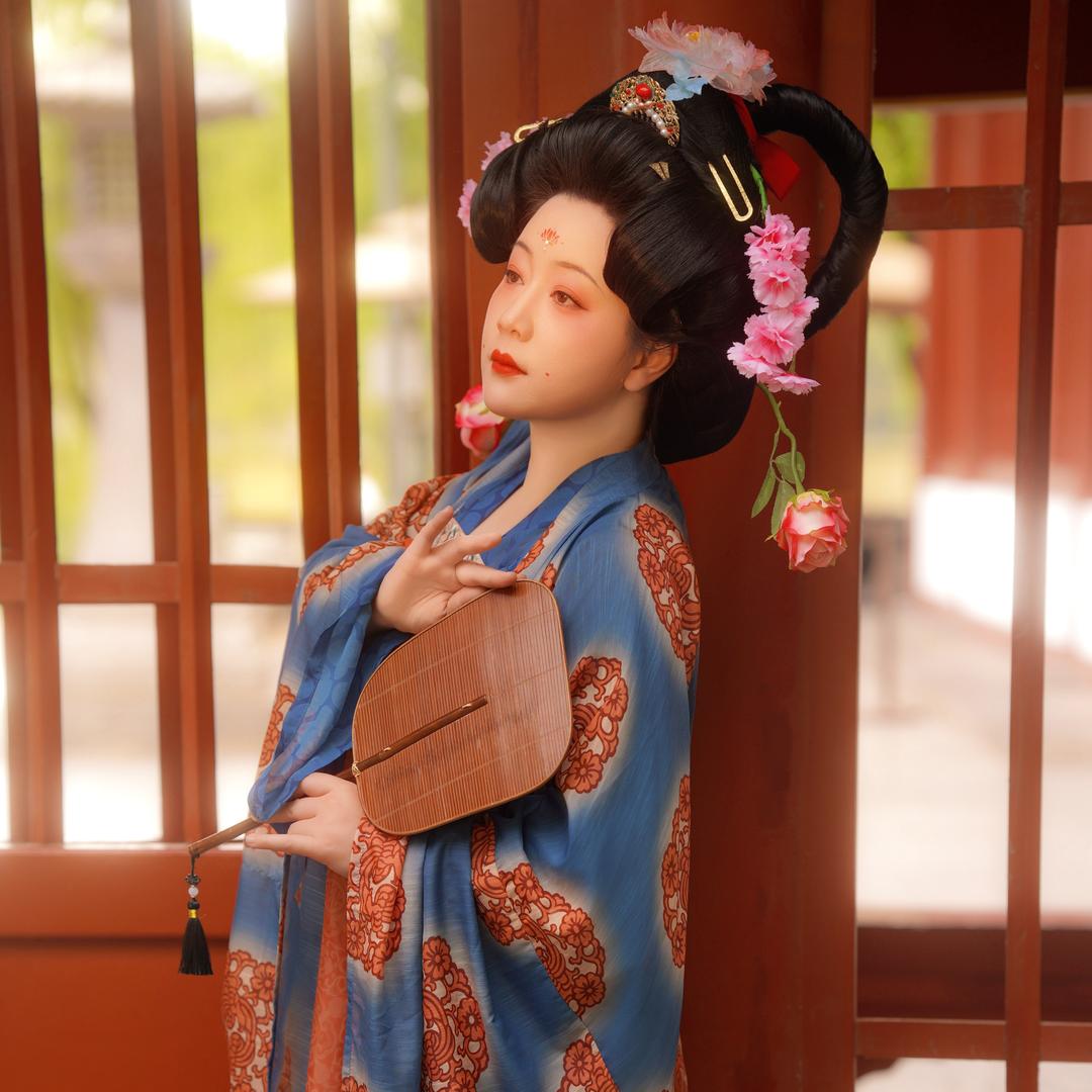 弹琵琶秋月白