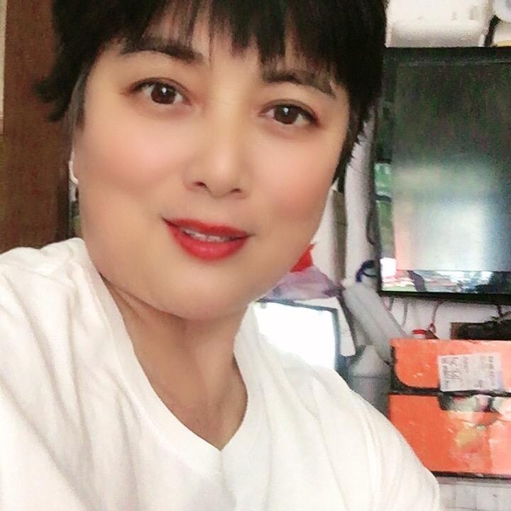 何红梅，