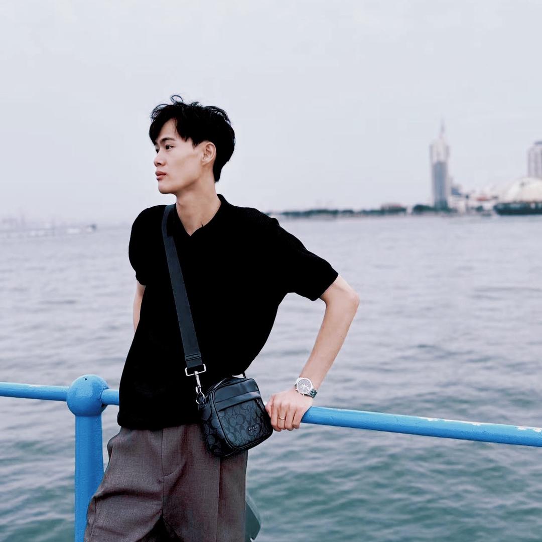 钢牙搞机（00后创业回收手机）