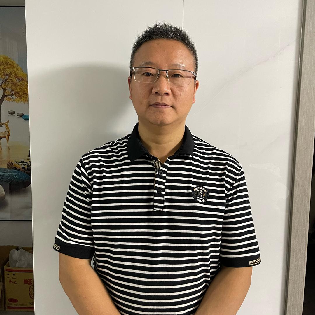 伍贤能贴砖