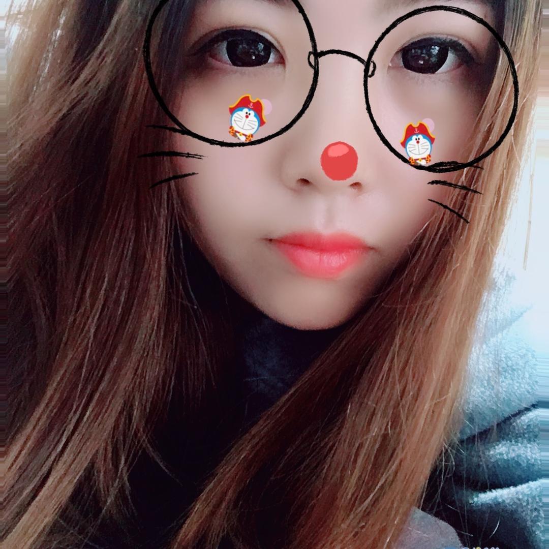 路灯下的小菇凉