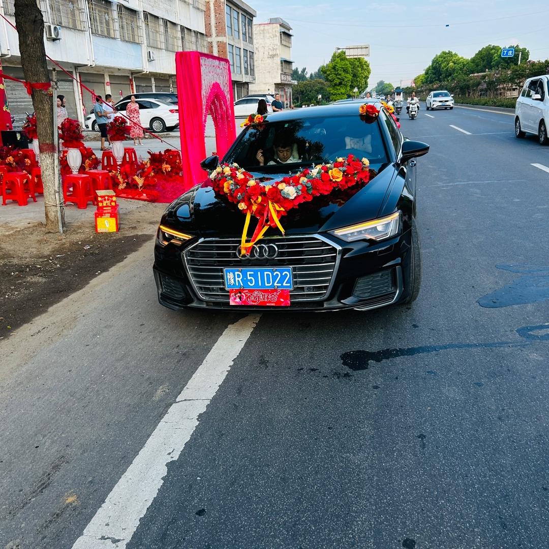 @邓州市奥迪婚庆车队（张队）