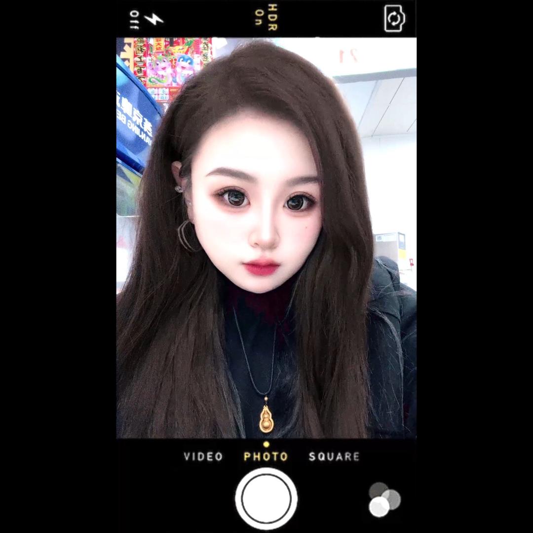 当地小有名气的美少女