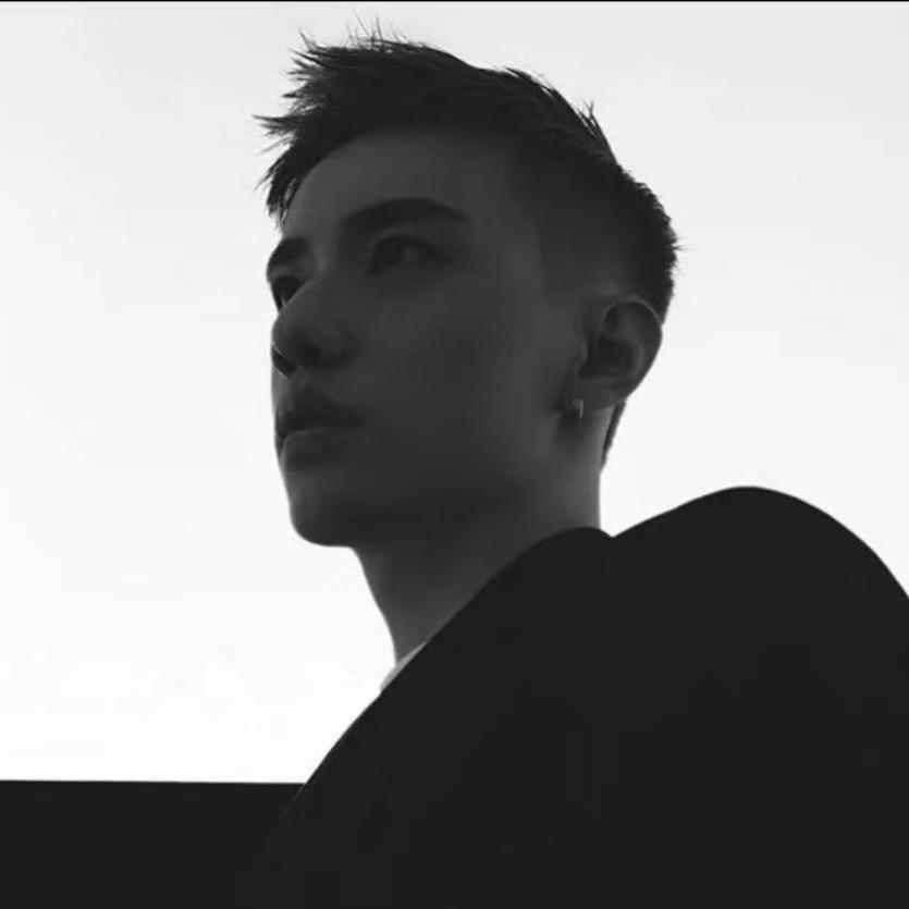 kris.