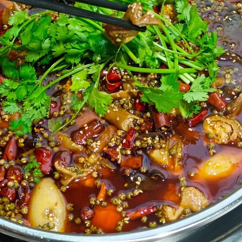 绵阳高新区永兴好吃街金妈妈石锅肥肠鱼芋儿