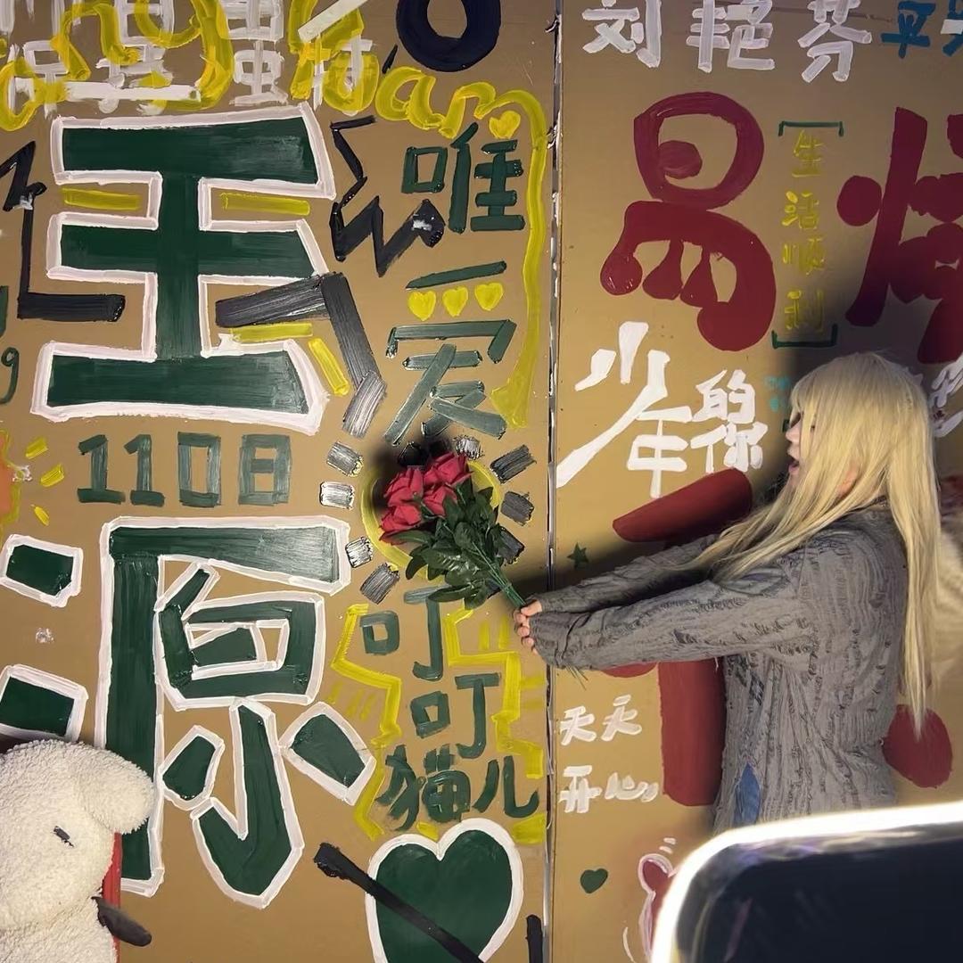 荌荌困死啦！！！