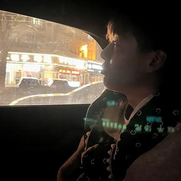 靈靈柒