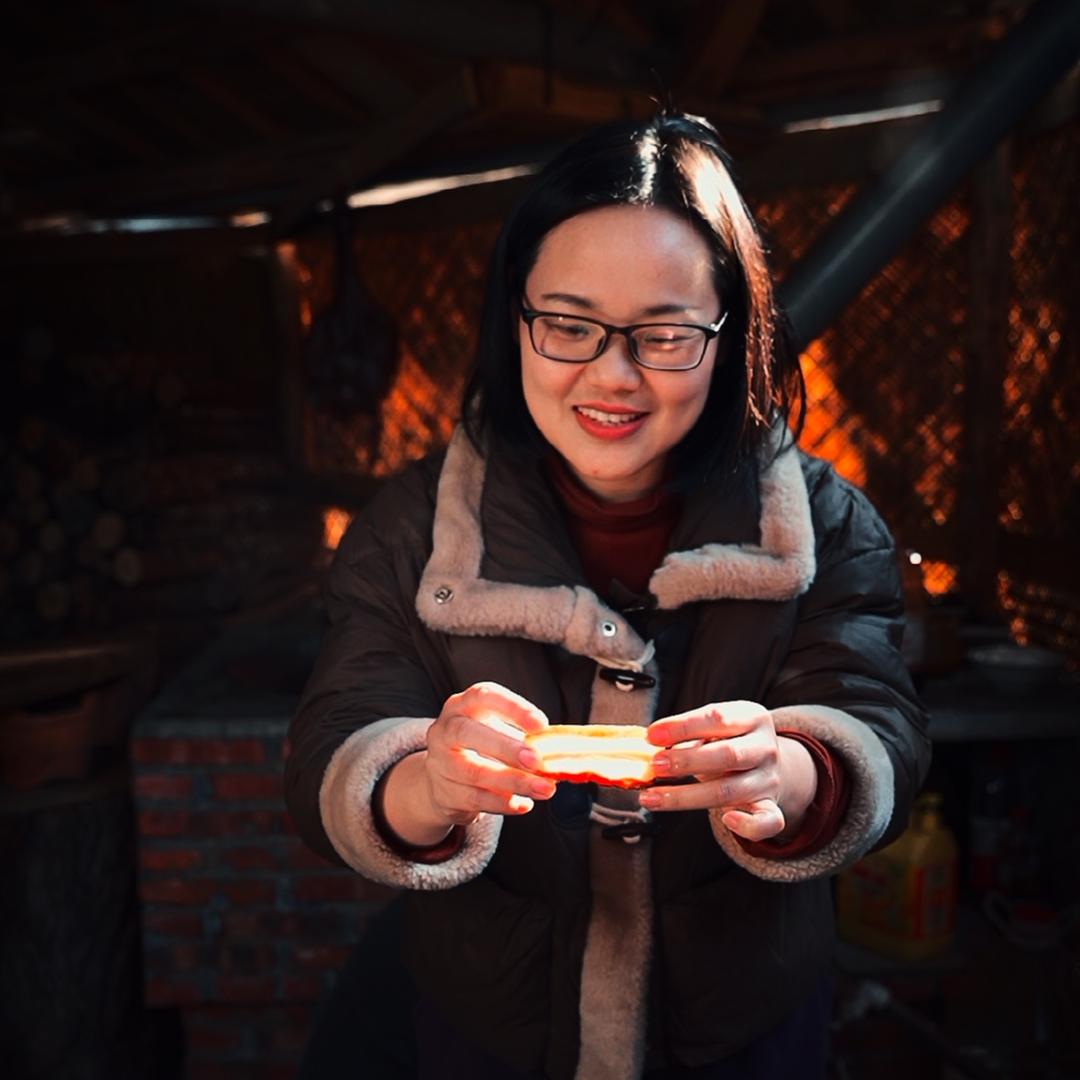 戴眼镜的Lulu老师