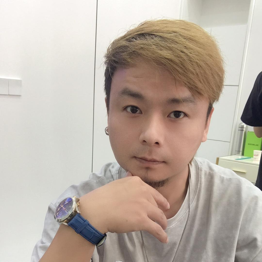 咸宁艾文烫发阿鹏