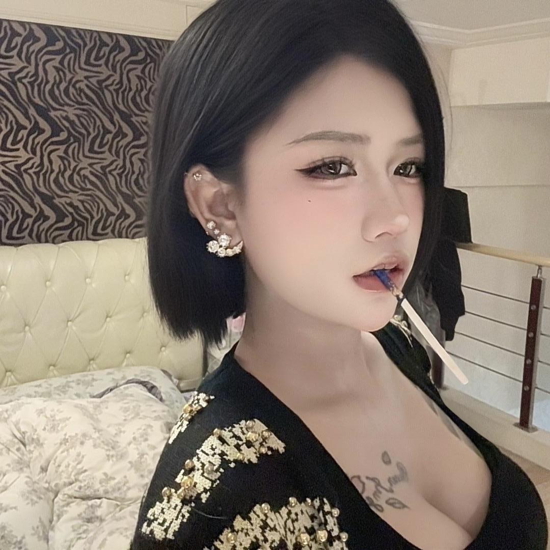 尤瞳.