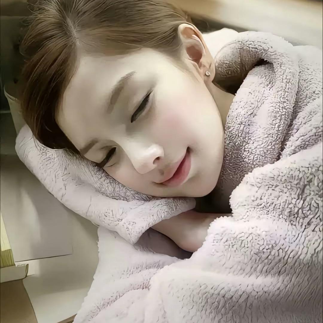 李李.
