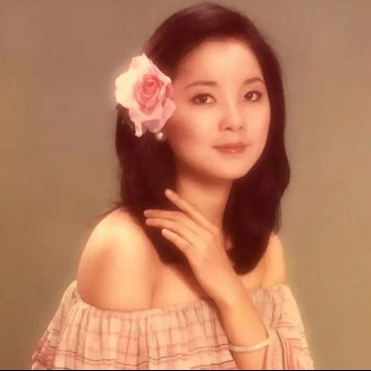 風吹过耳