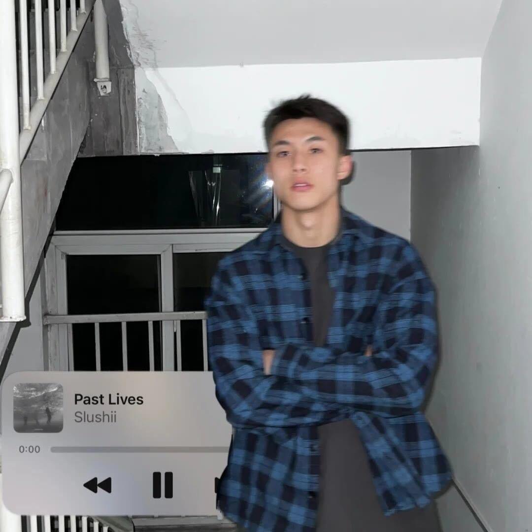开红旗的阿泽