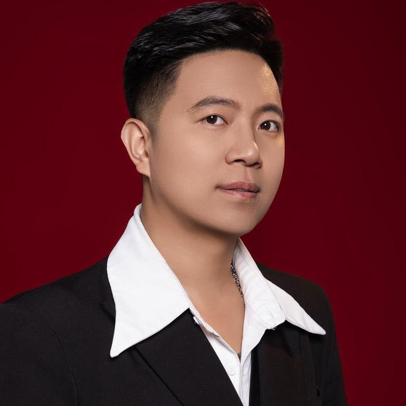 西宁艾尚丝时尚减龄发型设计：苏BOSS