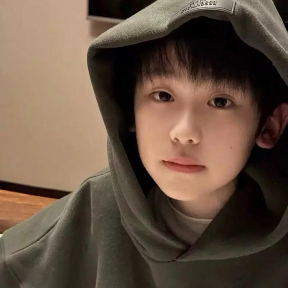 安梓瑋.