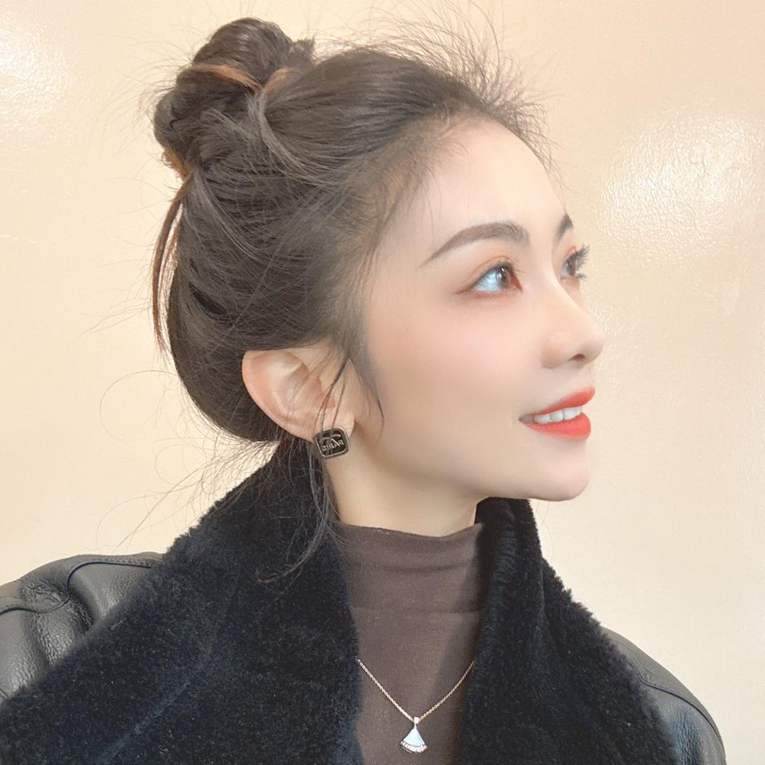 眼 紅    🐈
