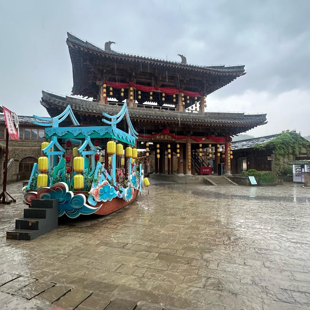 金延安繁花丽池轻舍酒店