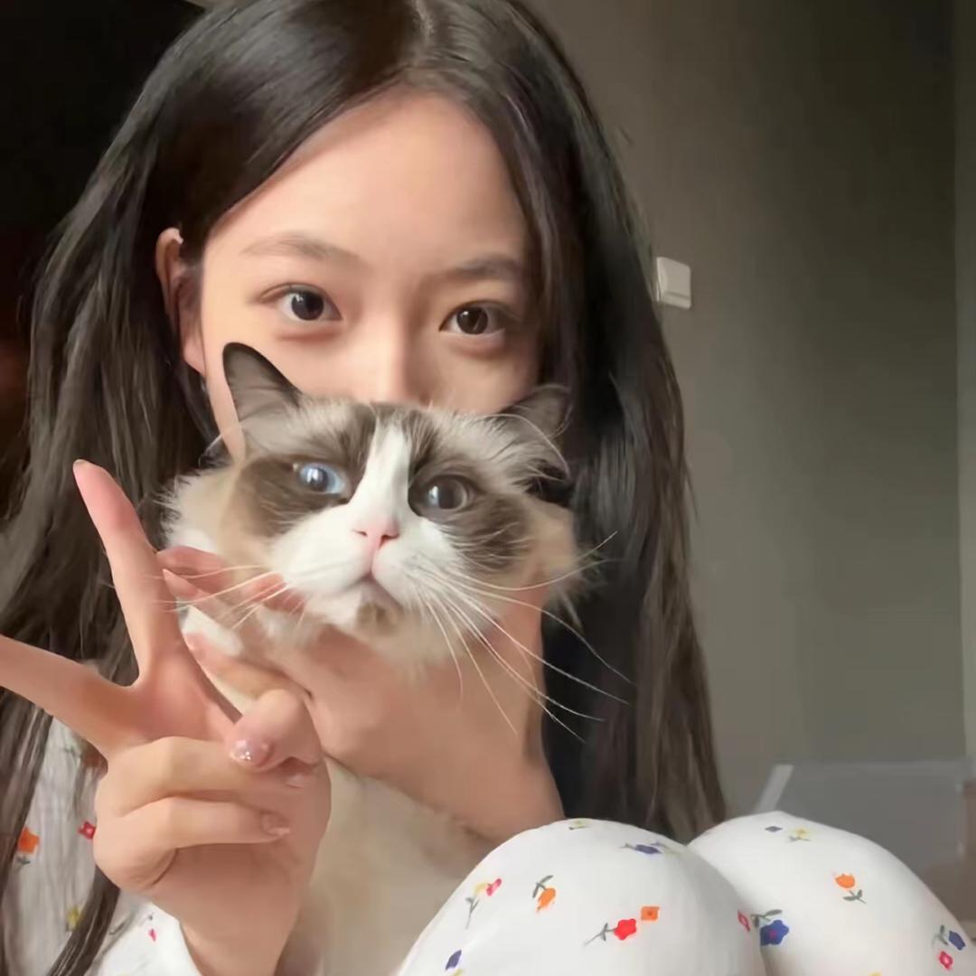 小热的：