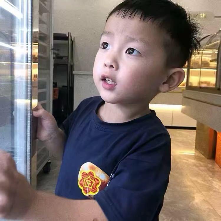 我也不太了解她