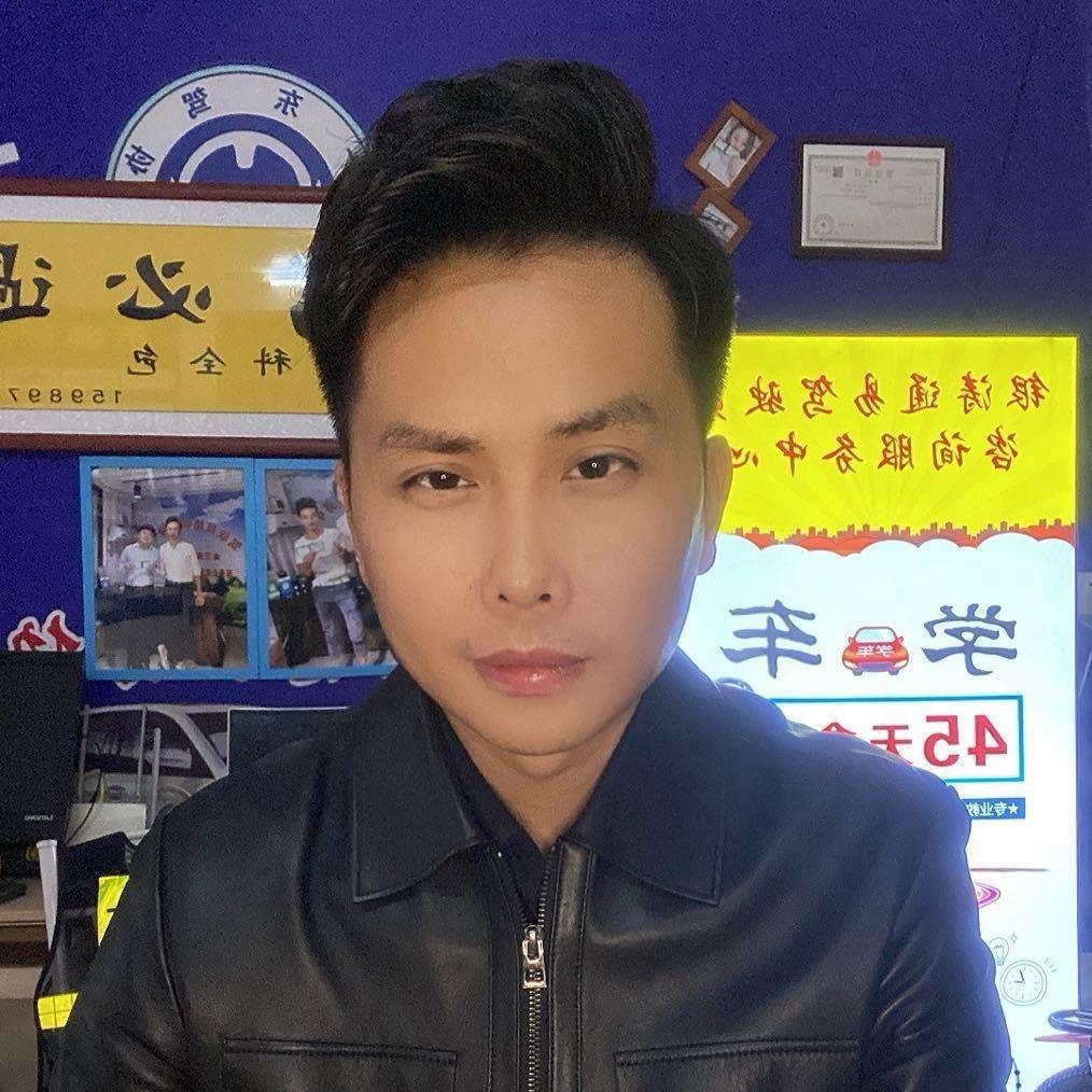 讲驾考的银教练