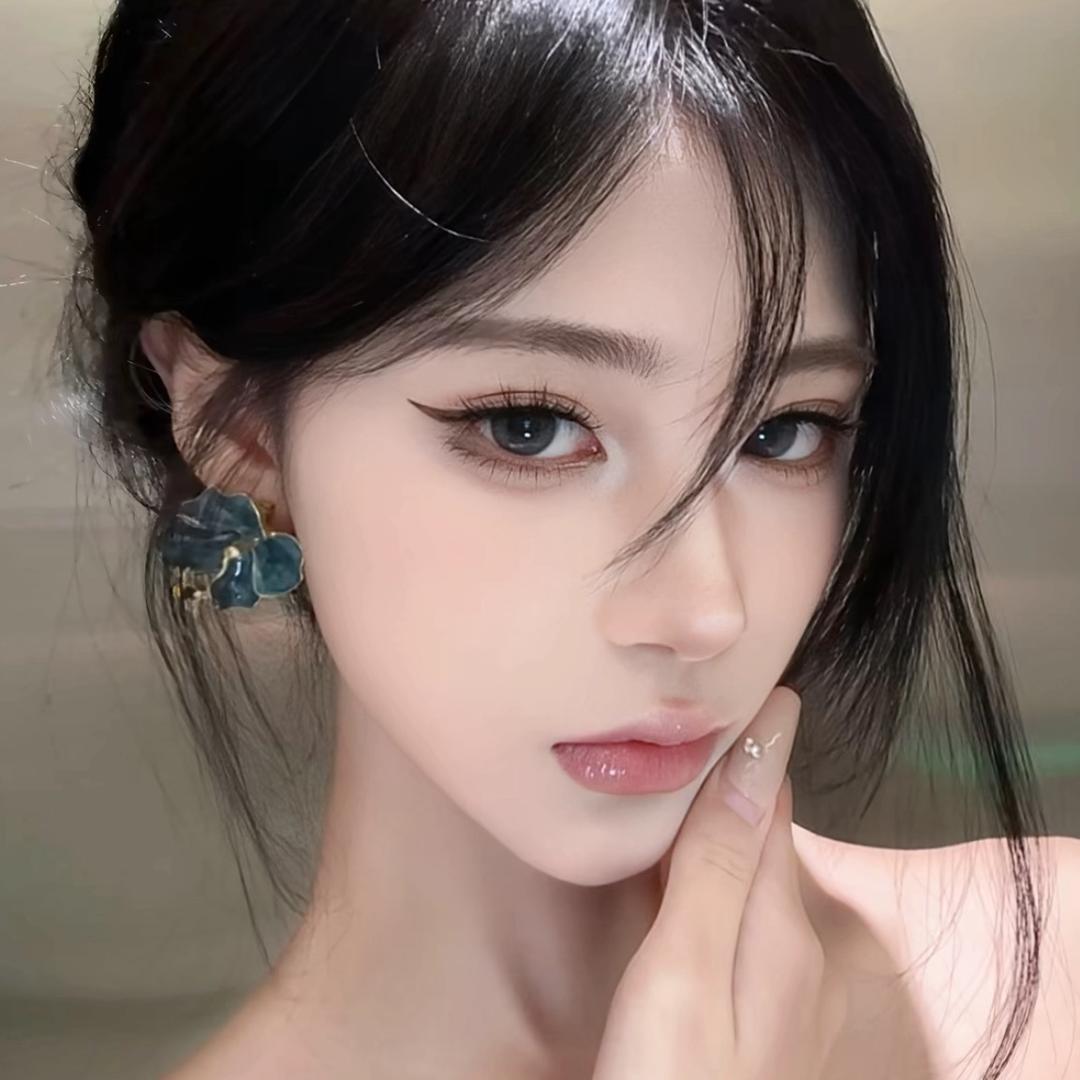 琳 羚.