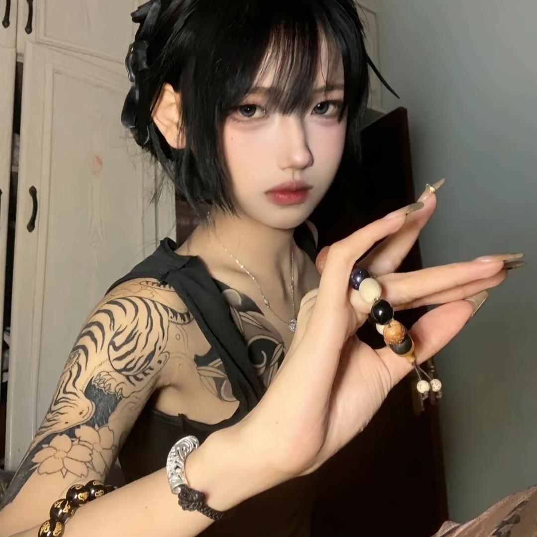 你脸红了耶