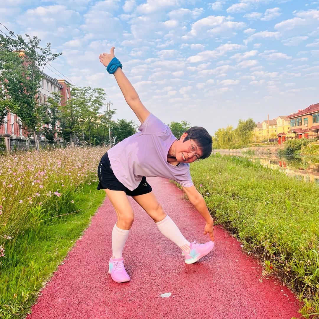 李姐爱美食坚持慢跑