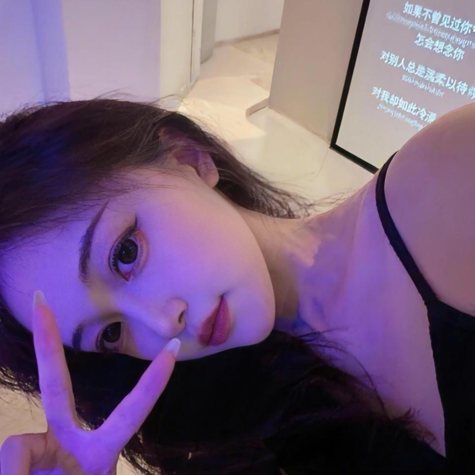 嗯哼 •💚•