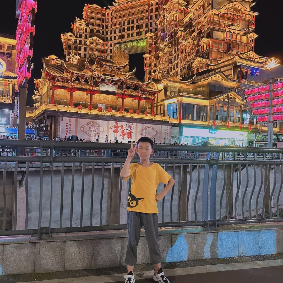 爱咬人的小姐姐